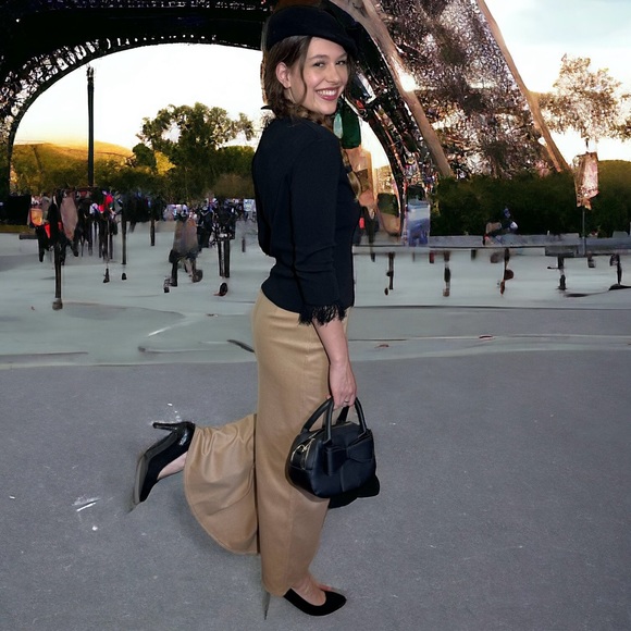 WORN ONCE - Women’s Leather Satchel & Velveteen Mary Jane Heels - Big Bows - Picture 7 of 10